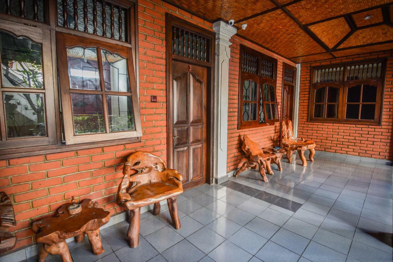 Puri Agung Homestay Kuta  Luaran gambar