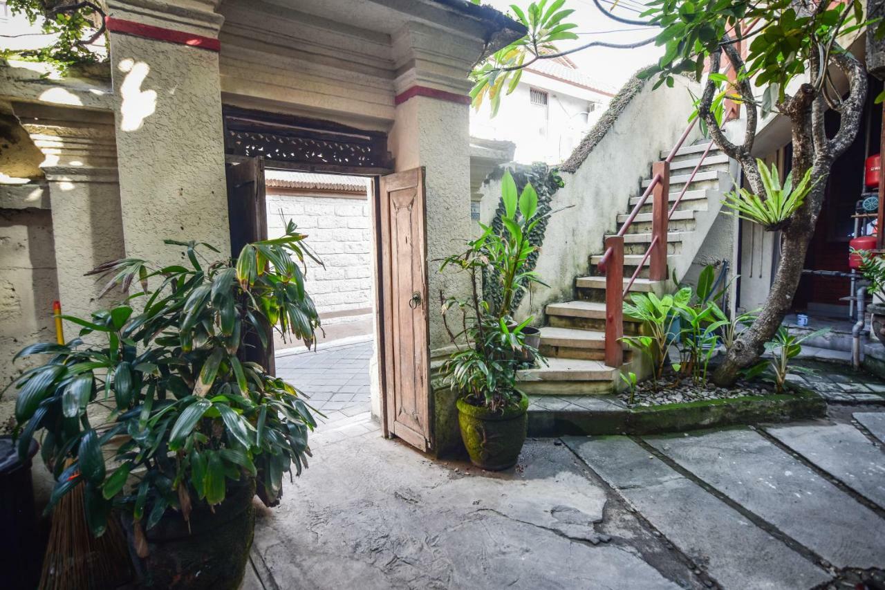 Puri Agung Homestay Kuta  Luaran gambar